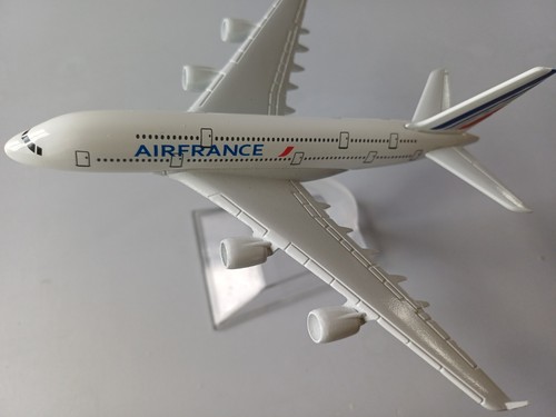 Diecast 500 model airliner - 1:500,