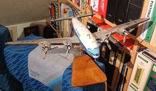 Commercial aviation model of - model,